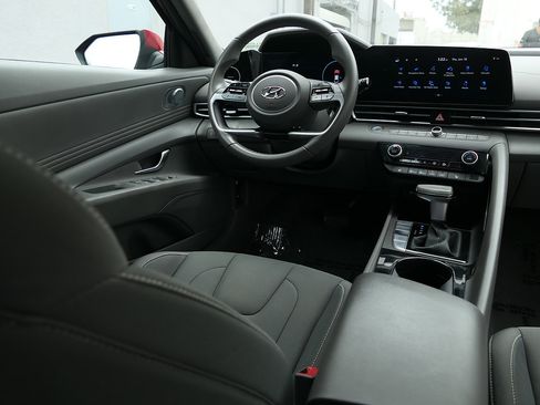 Used 2023 Hyundai Elantra SEL w/ Convenience Package FWD image 22