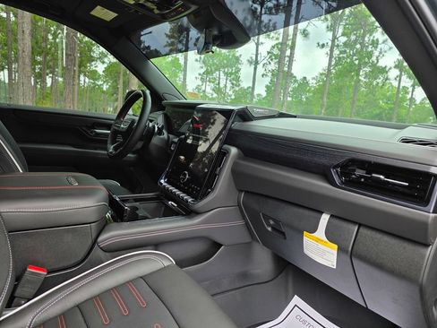 New 2026 GMC Yukon XL AT4 Ultimate AWD/4WD image 29