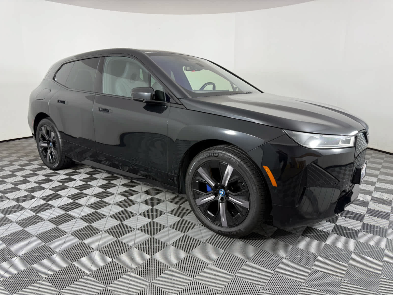 Used 2024 BMW iX xDrive50 w/ Sport Package AWD/4WD image 1