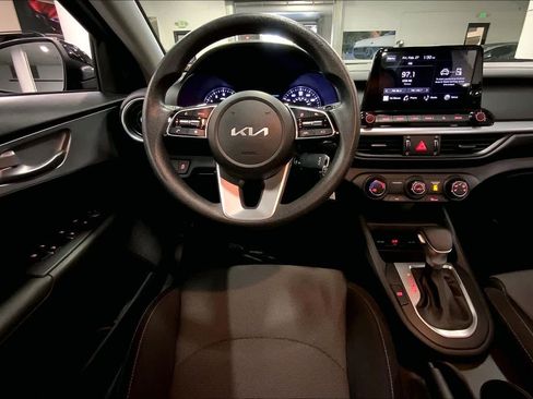 Used 2023 Kia Forte LXS image 5