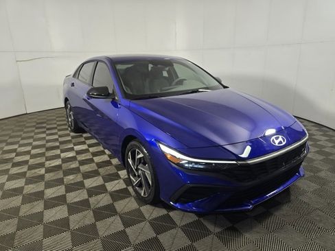 Used 2025 Hyundai Elantra Sport image 3