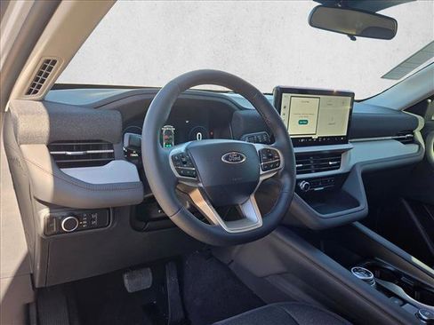 New 2026 Ford Explorer Active RWD image 3