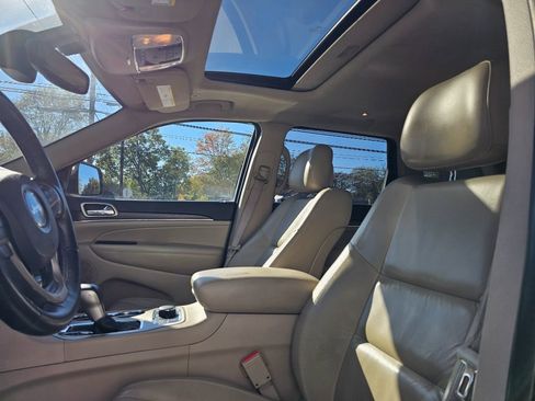 Used 2017 Jeep Grand Cherokee Limited image 19