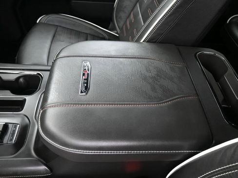 Used 2025 GMC Sierra 2500 AT4X image 21