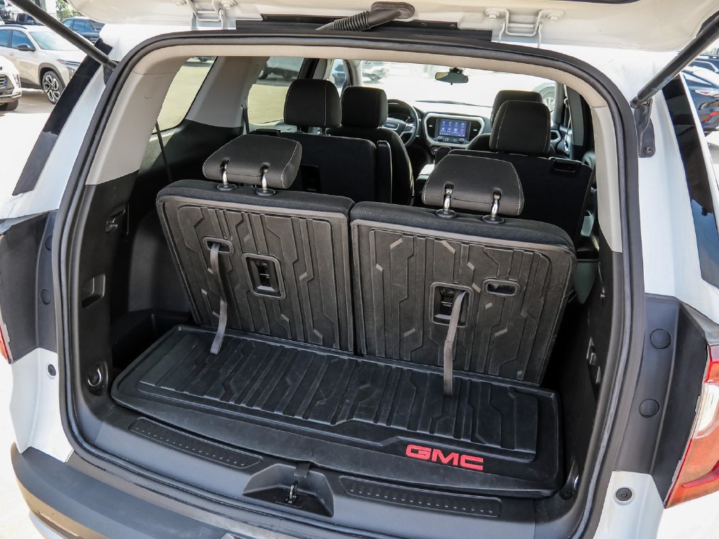 Used 2023 GMC Acadia SLE w/ LPO, Floor Liner Package FWD image 13