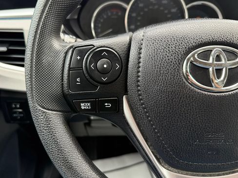 Used 2015 Toyota Corolla LE FWD image 13