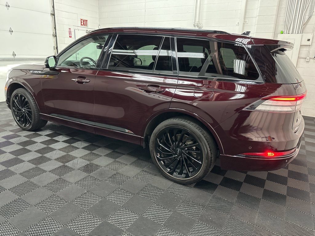 Used 2023 Lincoln Aviator Reserve w/ Equipment Group 201A AWD/4WD image 7