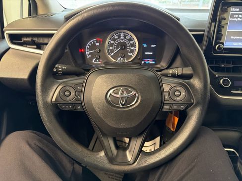 Used 2022 Toyota Corolla LE image 31