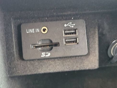 Used 2015 Lincoln MKS FWD image 27