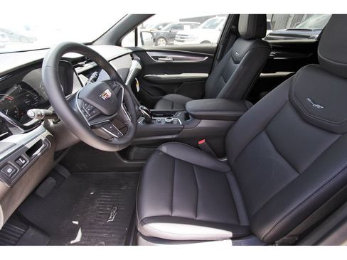 New 2026 Cadillac XT5 Luxury FWD image 6