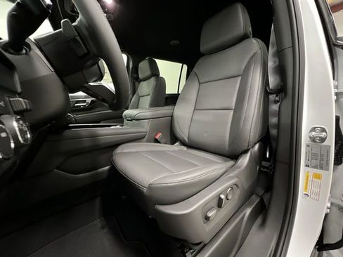 New 2026 Chevrolet Suburban LT image 19