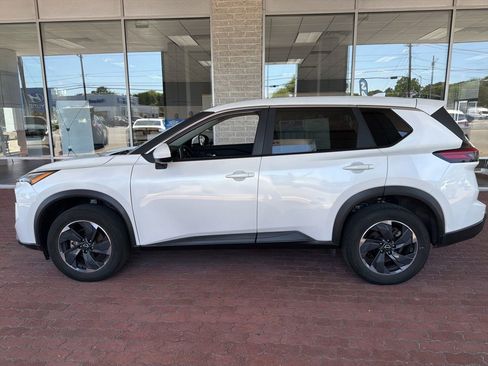 Used 2025 Nissan Rogue SV FWD image 9