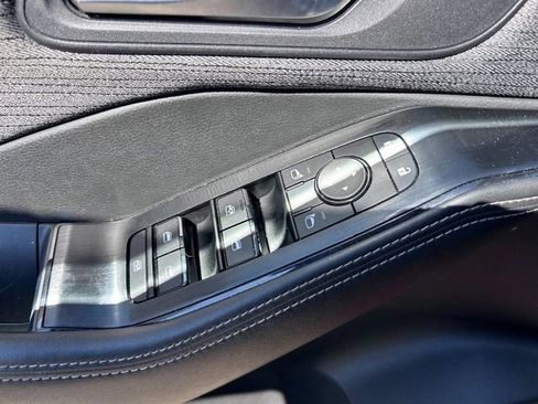 Used 2023 Nissan Rogue SV image 16