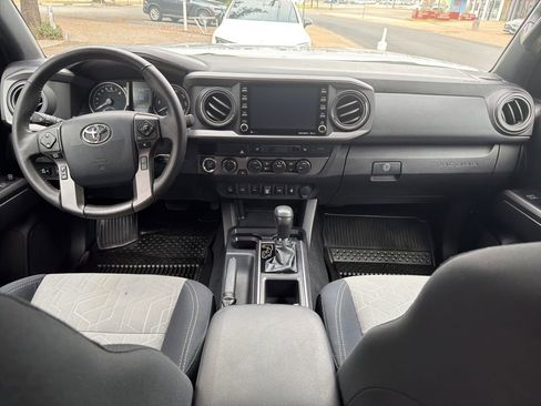 Used 2020 Toyota Tacoma TRD Off-Road w/ Technology Package image 25