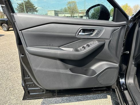 New 2026 Nissan Rogue Platinum w/ Tech Package AWD/4WD image 8