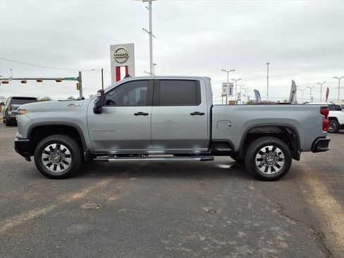 Used 2024 Chevrolet Silverado 2500 Custom w/ Custom Value Package image 4