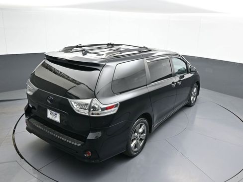 Certified 2019 Toyota Sienna SE w/ SE Preferred Package AWD/4WD image 41