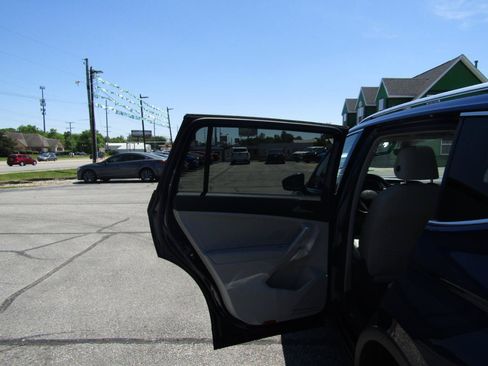 Used 2023 Volkswagen Tiguan SE AWD/4WD image 18