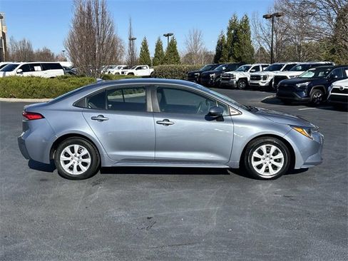 Used 2023 Toyota Corolla LE image 3