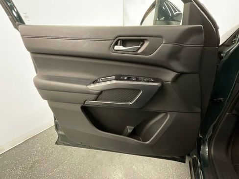Used 2024 Nissan Pathfinder SL AWD/4WD image 9