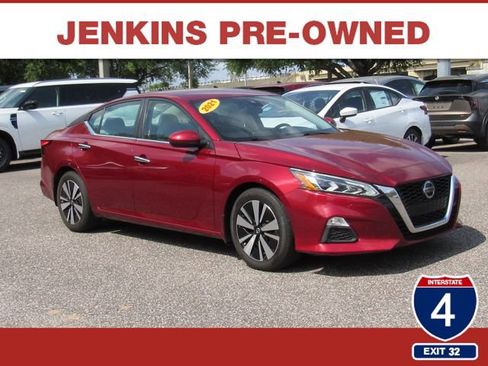 Used 2021 Nissan Altima 2.5 SV FWD image 1