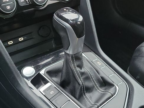 Used 2022 Volkswagen Taos SEL w/ Panoramic Sunroof Package image 32