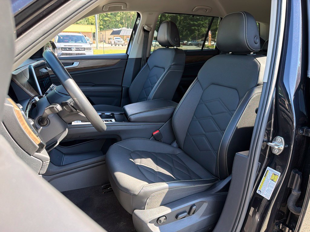 Used 2025 Volkswagen Atlas SE FWD image 18