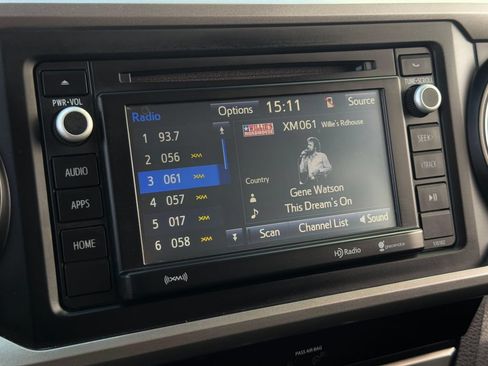 Used 2018 Toyota Tacoma SR5 AWD/4WD image 18