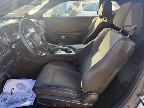 Used 2015 Dodge Challenger SXT image 13