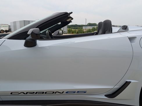 Used 2018 Chevrolet Corvette Z06 w/ Carbon 65 Edition RWD image 29