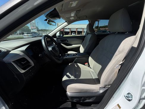 Used 2025 Nissan Rogue SV AWD/4WD image 28