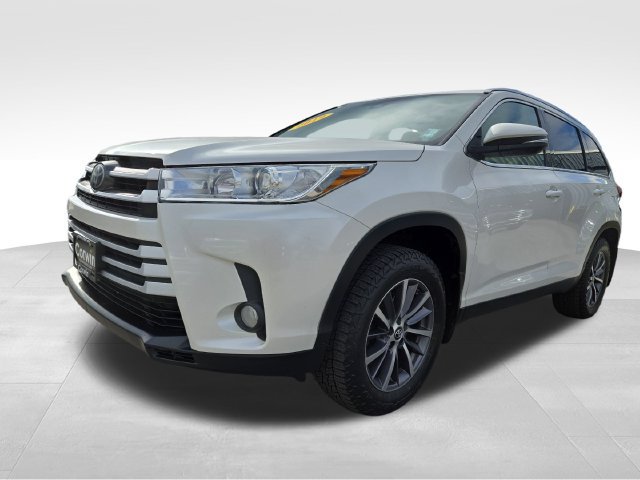 Used 2019 Toyota Highlander XLE AWD/4WD image 6