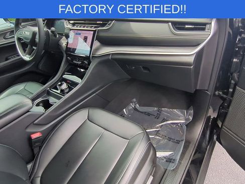 Certified 2025 Jeep Grand Cherokee L Limited w/ Black Appearance Package image 39