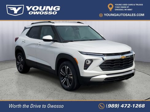 Used 2024 Chevrolet TrailBlazer LT w/ LT Cold Weather Package FWD image 2