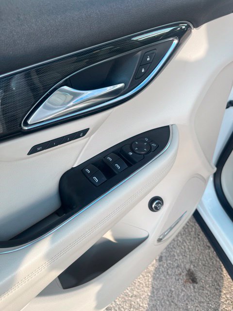 Used 2021 Buick Envision Essence w/ Technology Package I FWD image 12