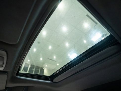 Used 2024 Toyota Sienna XLE image 33