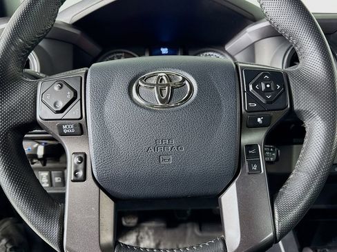 Used 2018 Toyota Tacoma TRD Sport AWD/4WD image 21