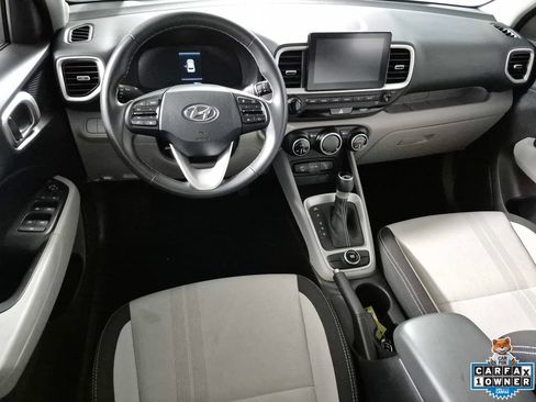 Used 2025 Hyundai Venue SEL FWD image 10