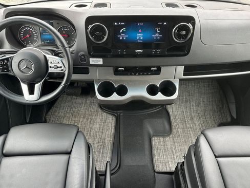 Used 2023 Mercedes-Benz Sprinter 2500 image 13