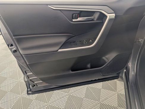 Used 2019 Toyota RAV4 XLE w/ Convenience Package AWD/4WD image 10