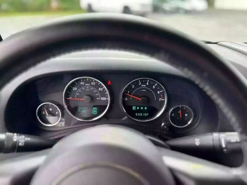 Used 2015 Jeep Wrangler Unlimited Sahara w/ Connectivity Group image 15