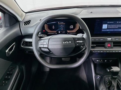 Used 2025 Kia K4 LXS FWD image 18