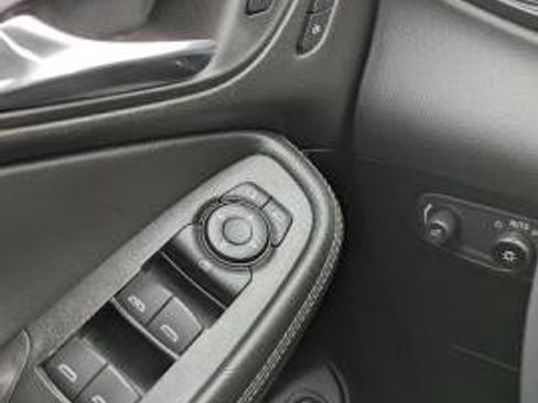 Used 2023 Buick Encore GX Essence image 16