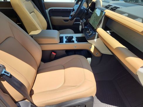 New 2026 Land Rover Defender 110 X-Dynamic SE AWD/4WD image 3