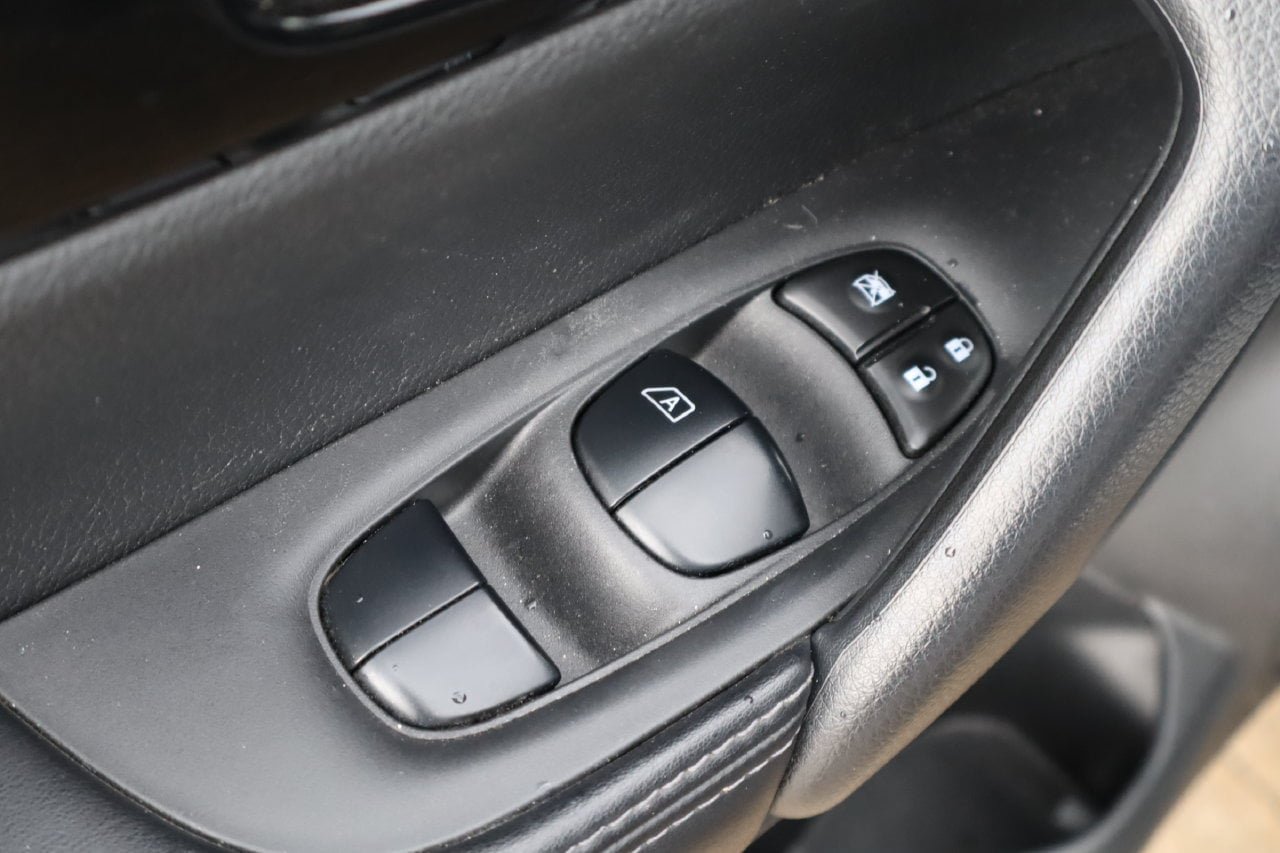 Used 2021 Nissan Rogue Sport SV FWD image 20
