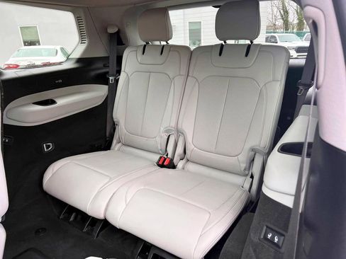 Certified 2023 Jeep Grand Cherokee L Overland w/ Luxury Tech Group IV AWD/4WD image 15