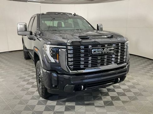 Used 2024 GMC Sierra 2500 Denali Ultimate w/ Max Trailering Package AWD/4WD image 3