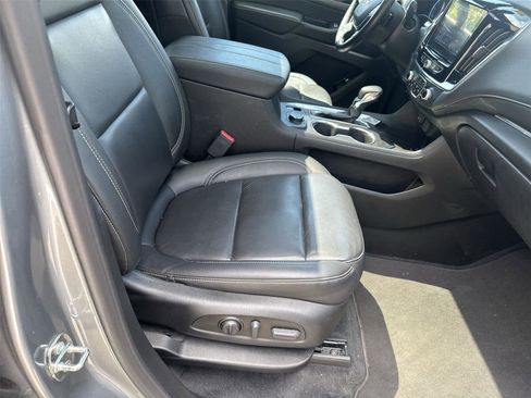 Used 2023 Chevrolet Traverse LT w/ LT Premium Package AWD/4WD image 18