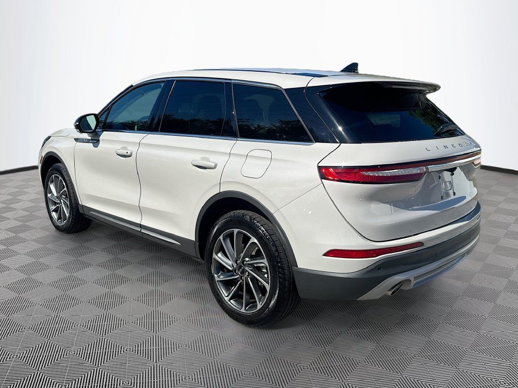 Used 2024 Lincoln Corsair AWD w/ Equipment Group 101A image 8