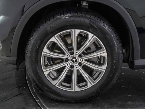 Used 2025 Mercedes-Benz GLC 300 4MATIC image 10